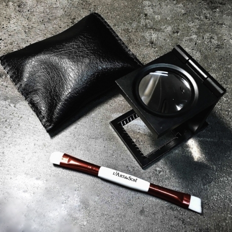 Lupa + szczoteczka do igły: Zestaw L'Art du Son Brush & Magnifier Set